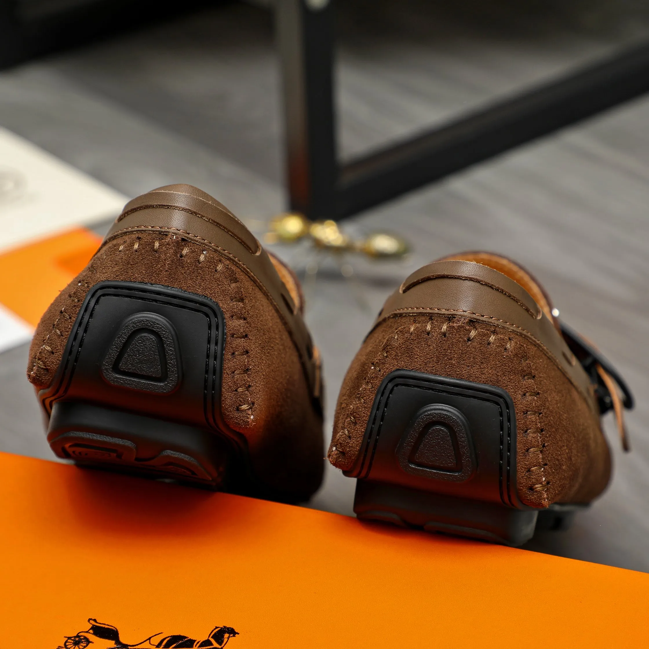 P380 Product trademark: HERMES "Hermes" casual slip-on men's shoes Regular size: 38-44 Product material: Selected frosted cowhide upper, pigskin lining, rubber outsole